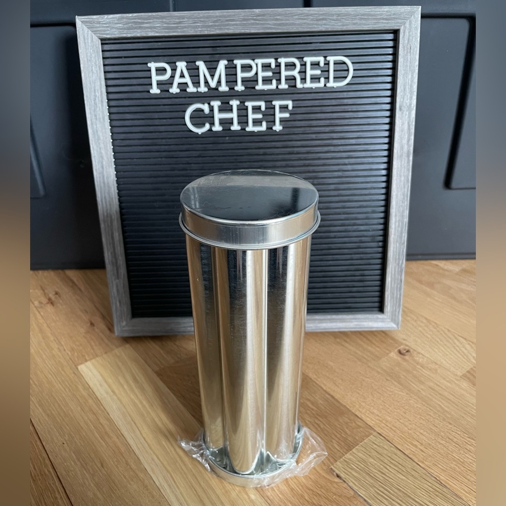 THE PAMPERED CHEF Valtrompia Bread Tube Flower #1550